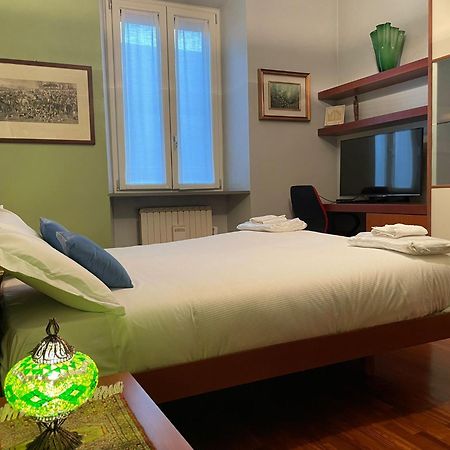 شقة Cozy Flat Mins Walk To Navigli And Metro Porta Genova ميلان المظهر الخارجي الصورة