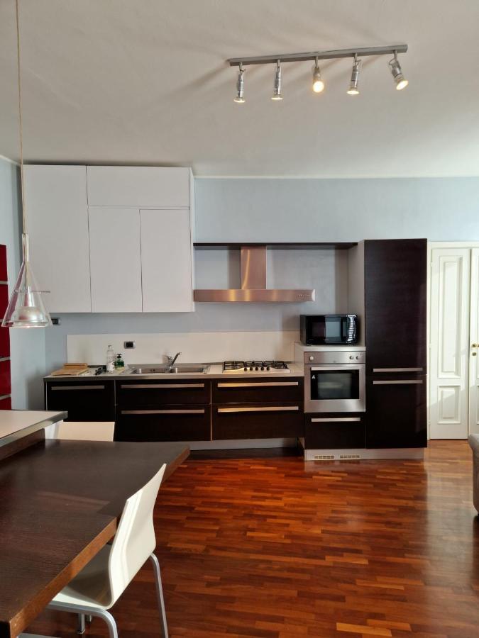 شقة Cozy Flat Mins Walk To Navigli And Metro Porta Genova ميلان المظهر الخارجي الصورة