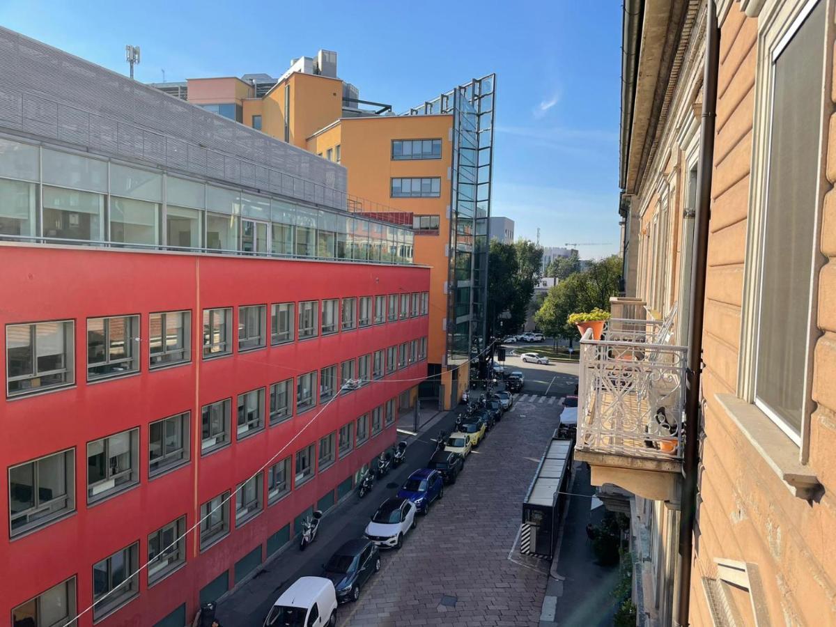 شقة Cozy Flat Mins Walk To Navigli And Metro Porta Genova ميلان المظهر الخارجي الصورة