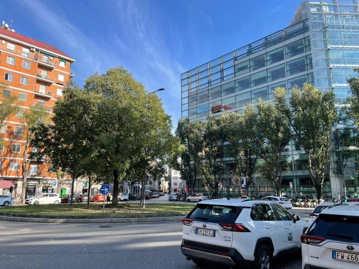 شقة Cozy Flat Mins Walk To Navigli And Metro Porta Genova ميلان المظهر الخارجي الصورة
