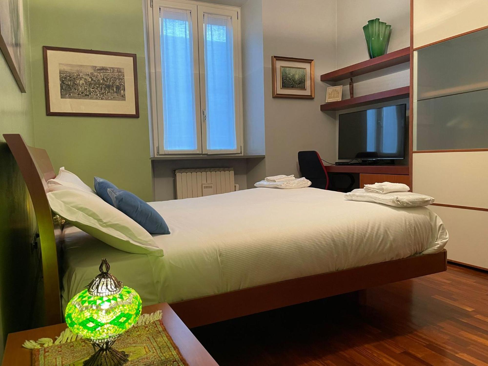 شقة Cozy Flat Mins Walk To Navigli And Metro Porta Genova ميلان المظهر الخارجي الصورة
