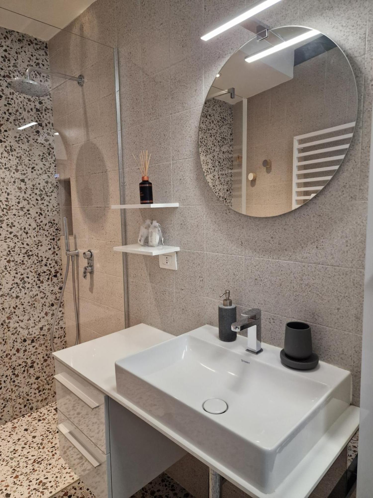 شقة Cozy Flat Mins Walk To Navigli And Metro Porta Genova ميلان المظهر الخارجي الصورة
