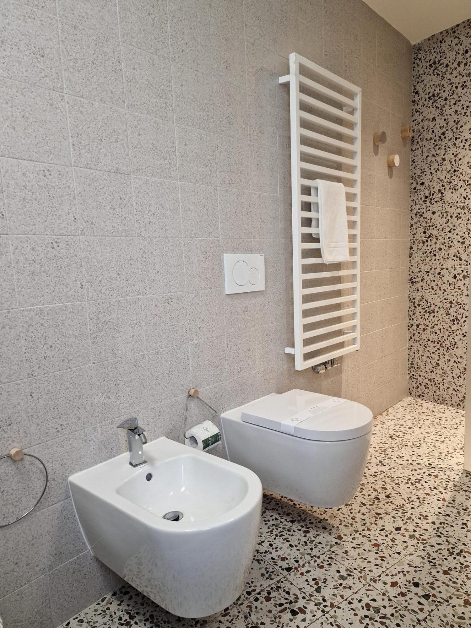 شقة Cozy Flat Mins Walk To Navigli And Metro Porta Genova ميلان المظهر الخارجي الصورة